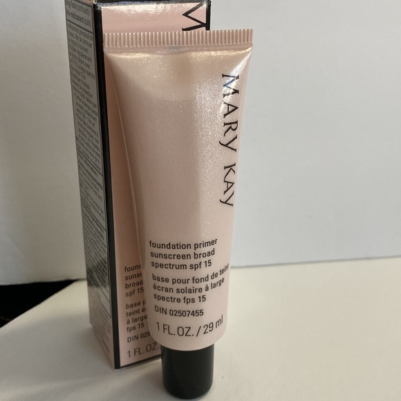 Mary Kay
Foundation
Primer Sunscreen - Picture 2 of 5